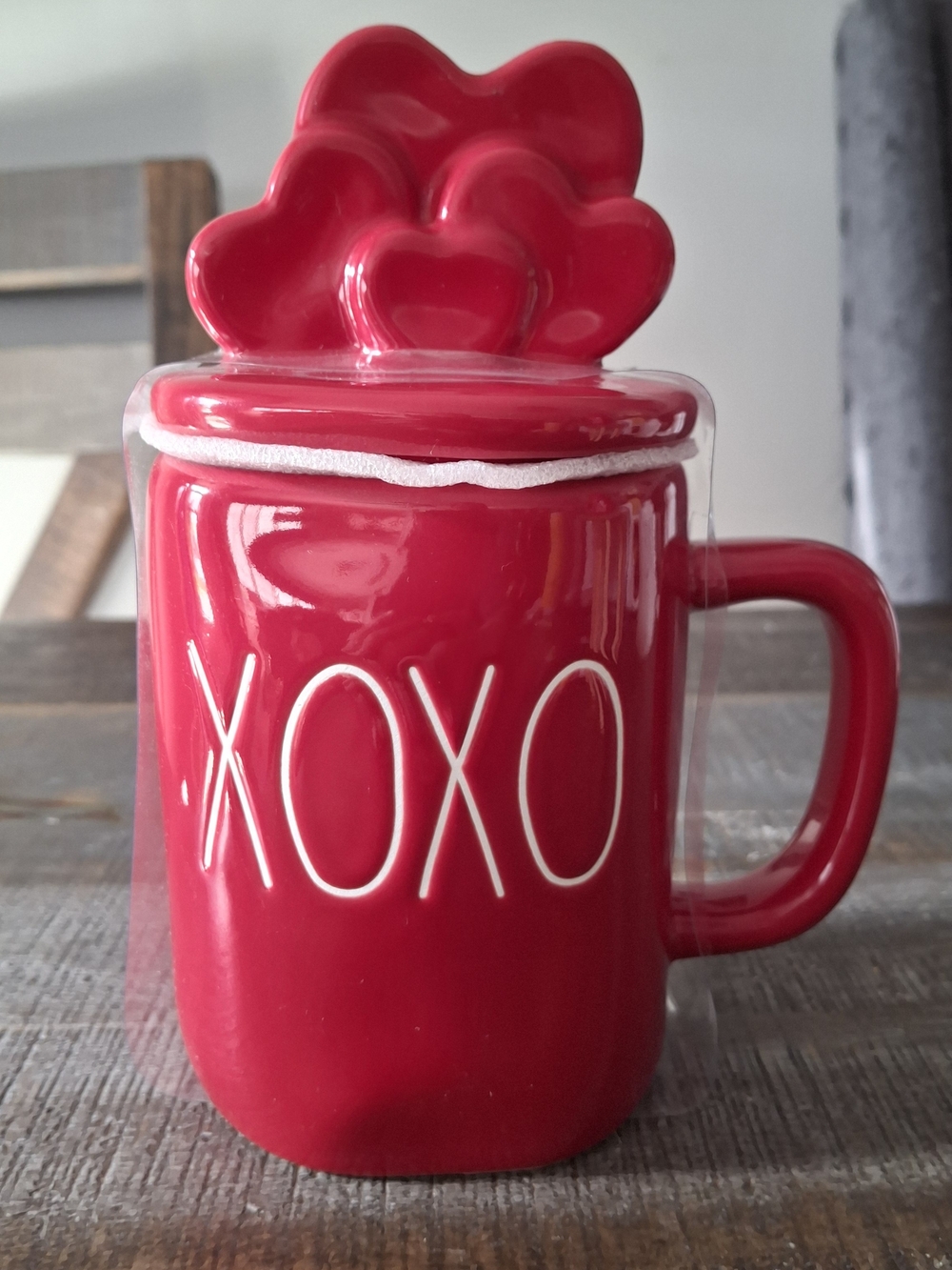 NWT Rae Dunn Red "XOXO" Heart Topper Mug